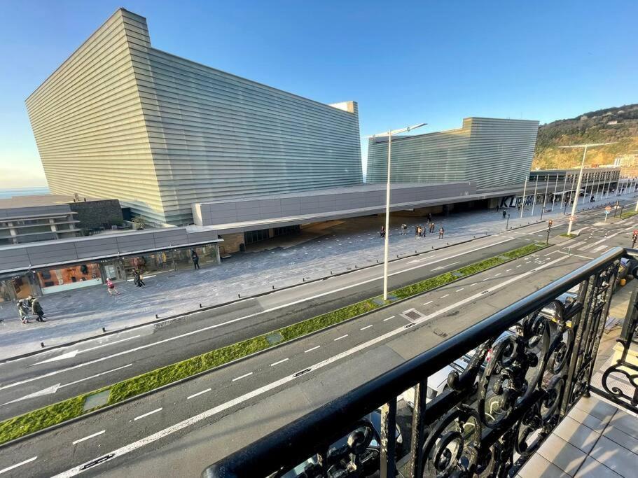 Apartamento Frente Al Kursaal Y La Playa *